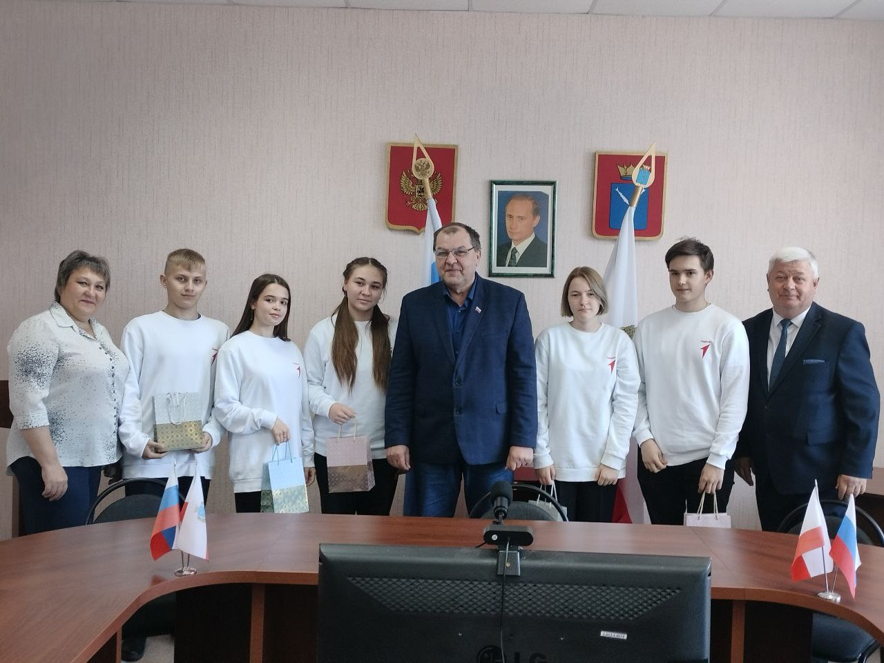 Сергей Зязин поздравил екатериновских школьников с победой на фестивале «Российская школьная весна»