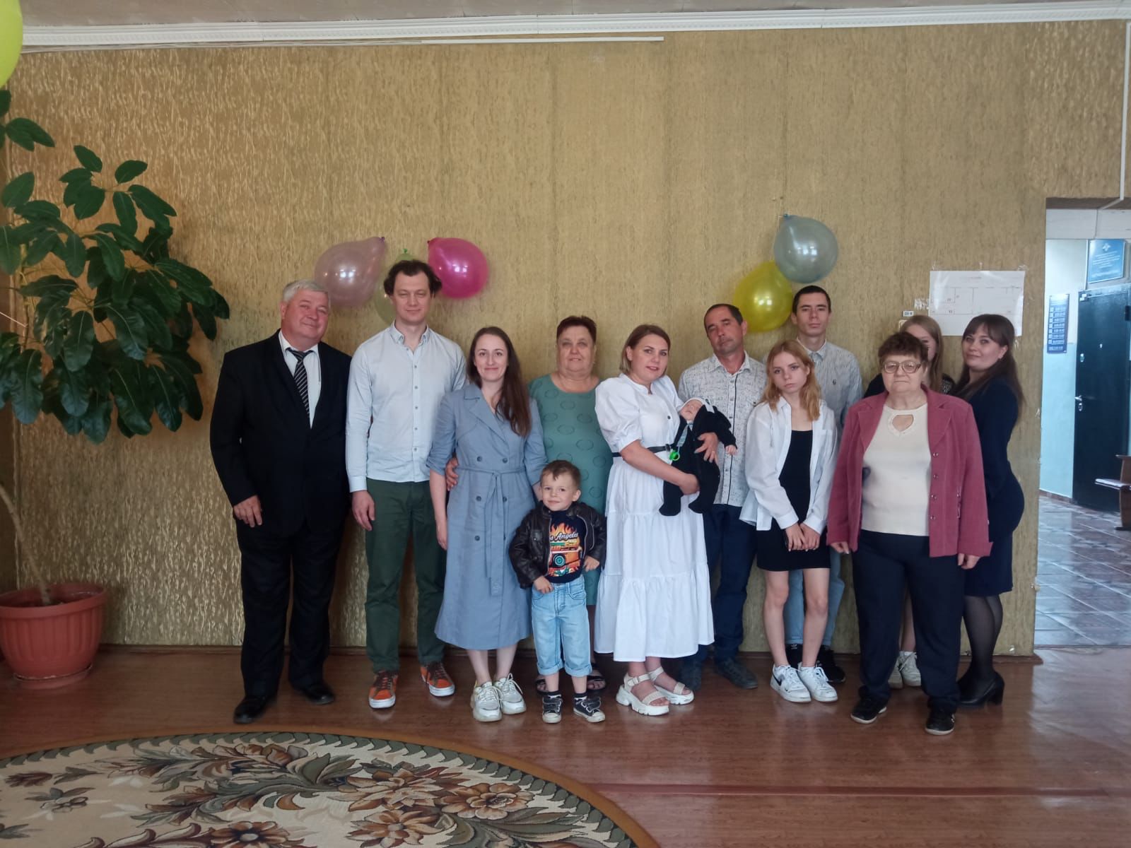 Супруги Никитовы торжественно зарегистрировали рождение третьего ребёнка