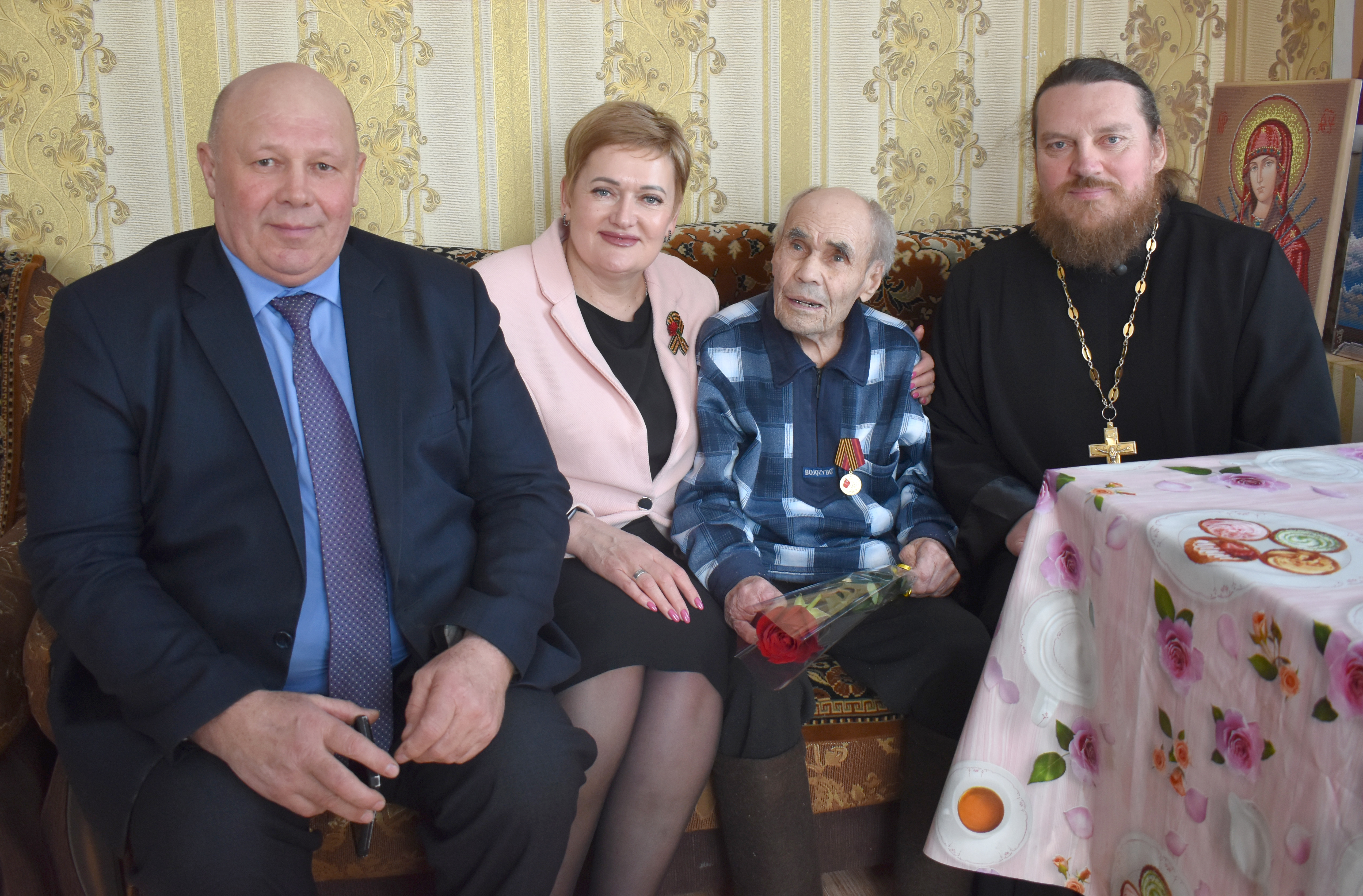 Из одного металла льют медаль за бой, медаль за труд