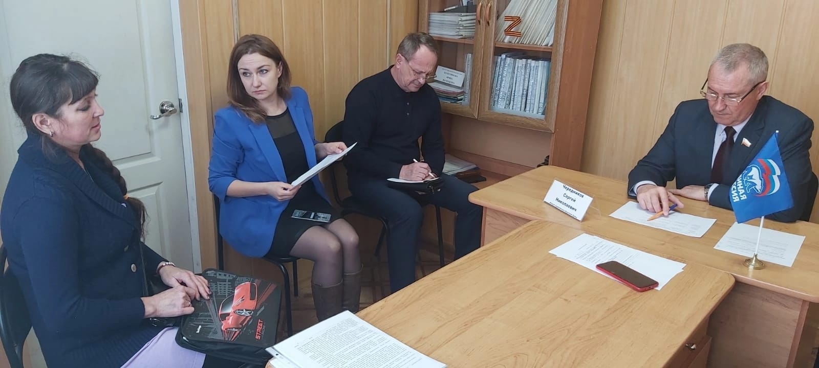 Сергей Чередников взял обращения екатериновцев на контроль
