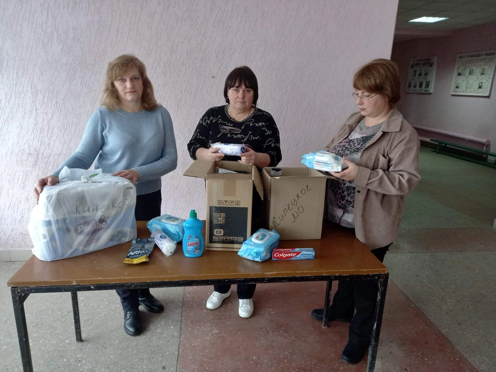 Волонтёры культуры и коллектив администрации Кипецкого МО приняли участие в акции «Рука помощи»