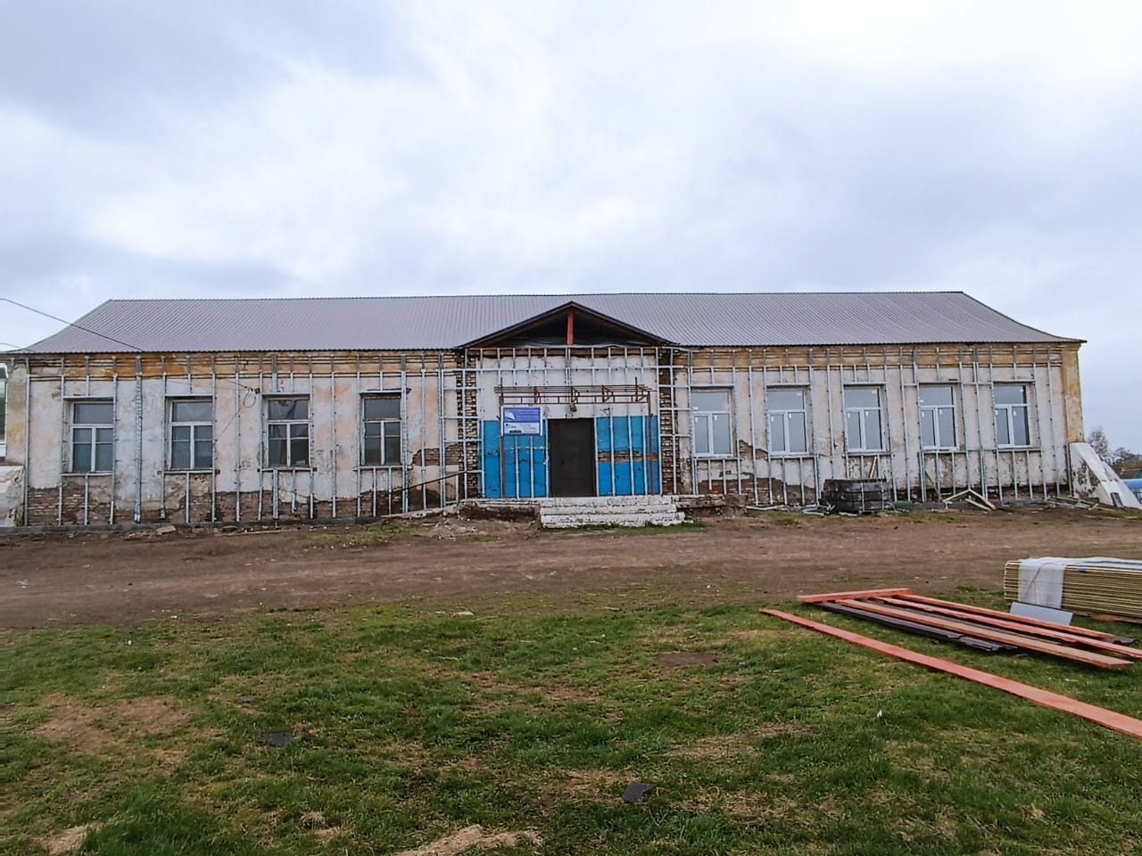 В Доме культуры села Колено продолжается капитальный ремонт