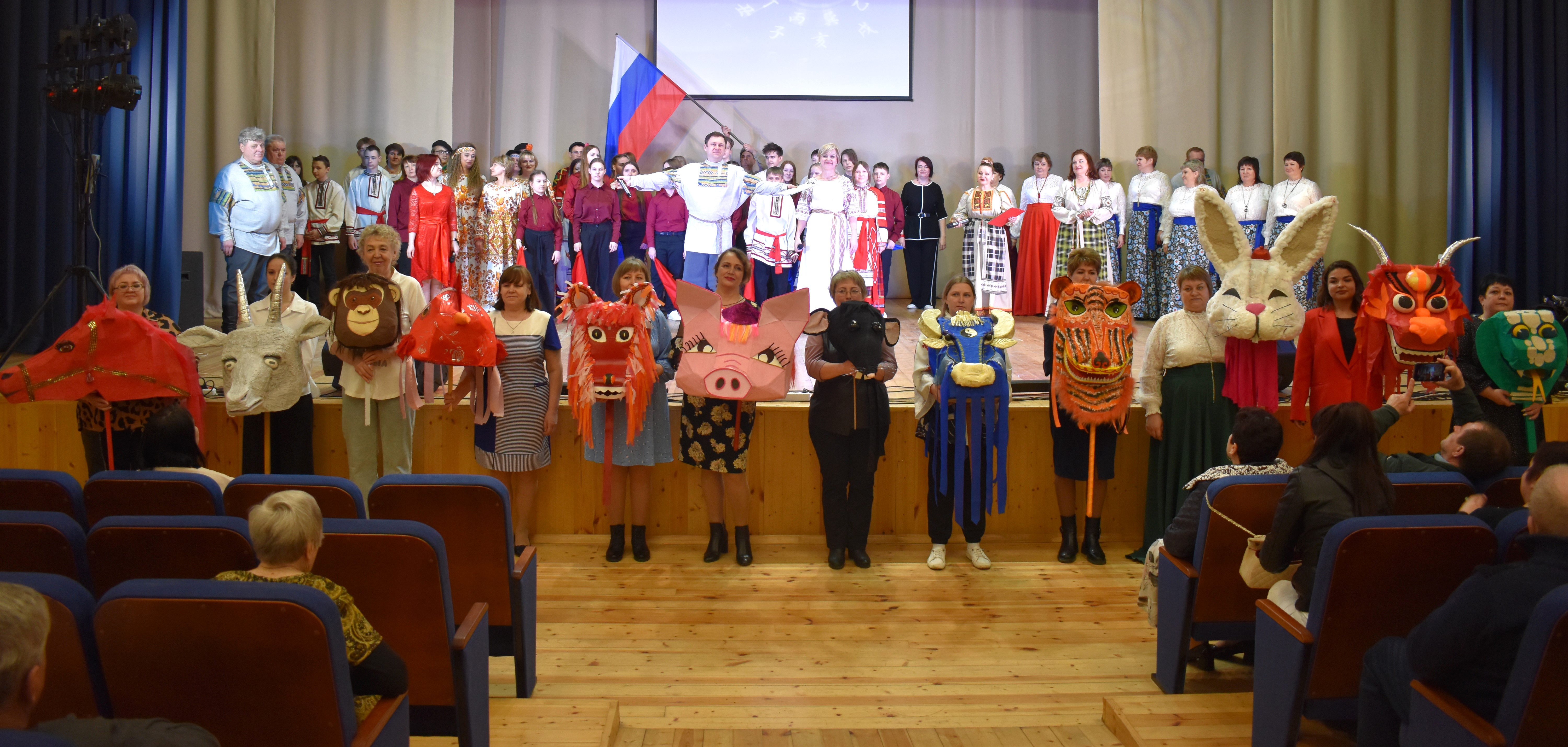 «Имею честь служить тебе, культура!»: праздничный концерт в Екатериновском ЦДК
