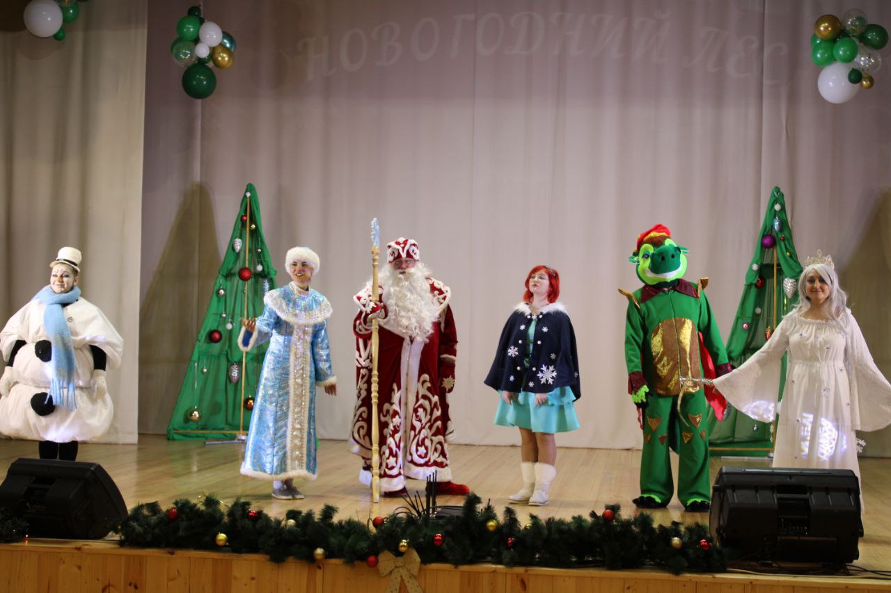 Юных зрителей ждала премьера новогоднего спектакля в Екатериновском ЦДК