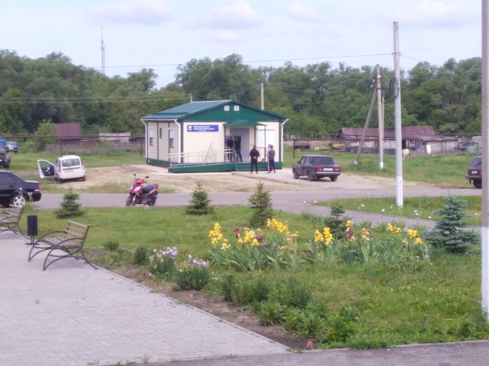 В Альшанке благоустраивается территория модульного ФАПа