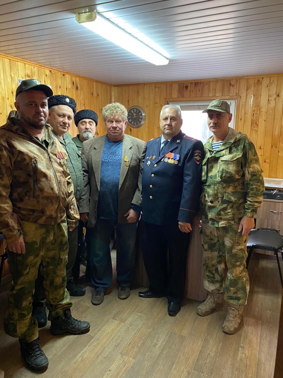 Сельхозпроизводителей и предпринимателей Екатериновского района наградили медалями «За укрепление боевого содружества» и «За милосердие и помощь»