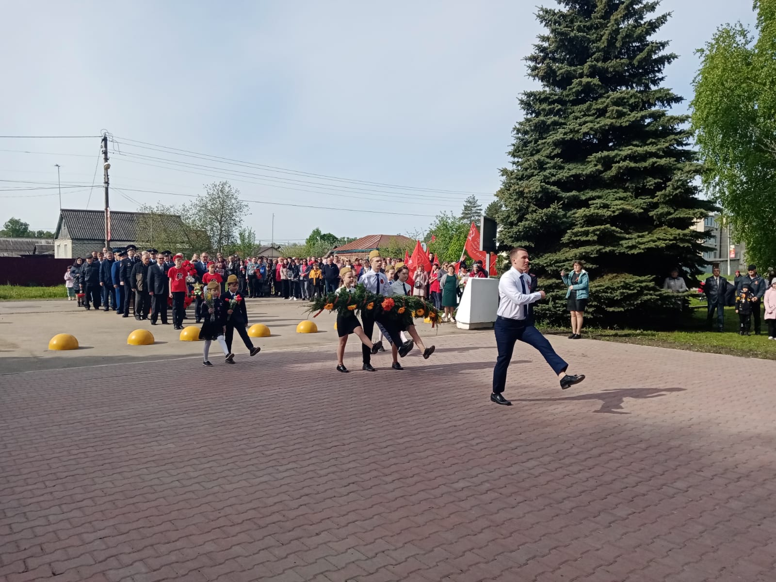 Великий Майский День екатериновцы встретили в поселковом Парке Победы
