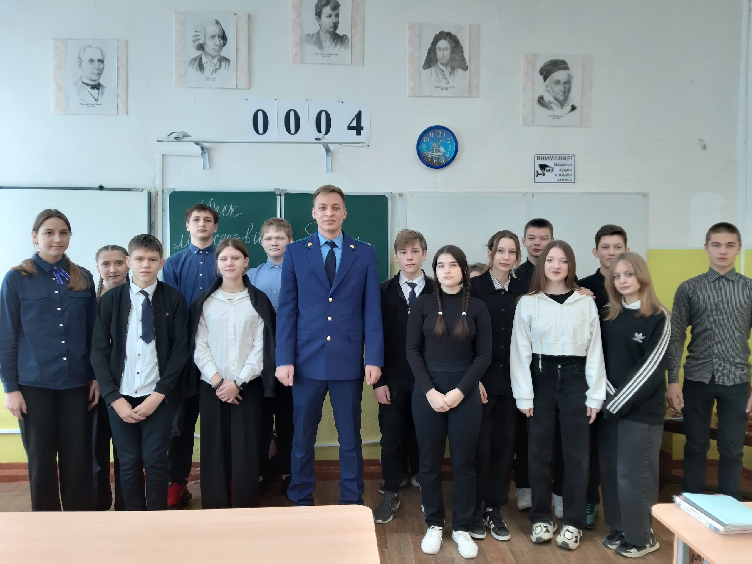Помощник прокурора Екатериновского района Михаил Пестрецов провёл урок мужества для екатериновских школьников