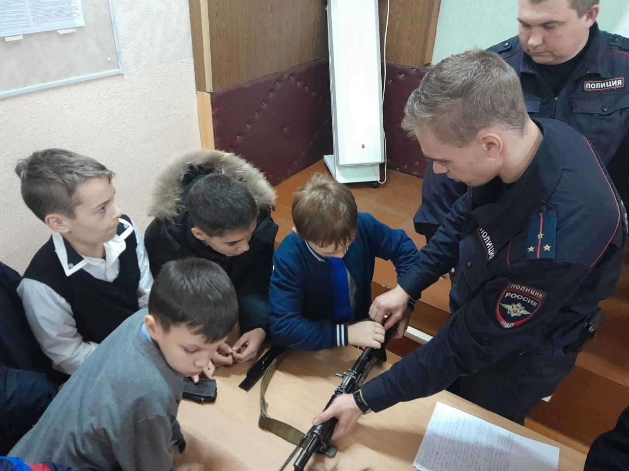 Неделя профориентации запомнится екатериновским школьникам визитом в отделение полиции