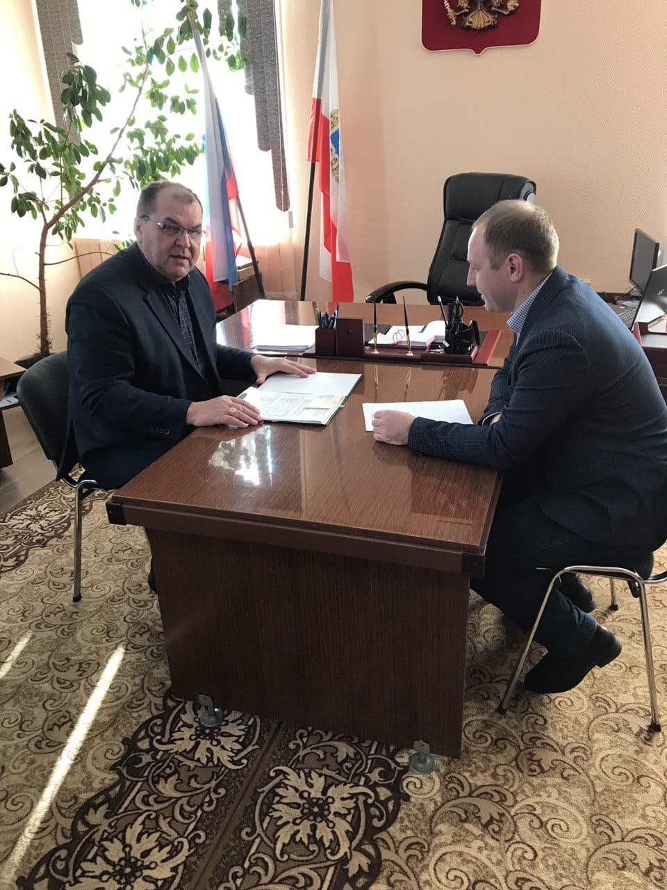 Сергей Зязин и Николай Ченцов обсудили вопросы социально-экономического развития Екатериновского района