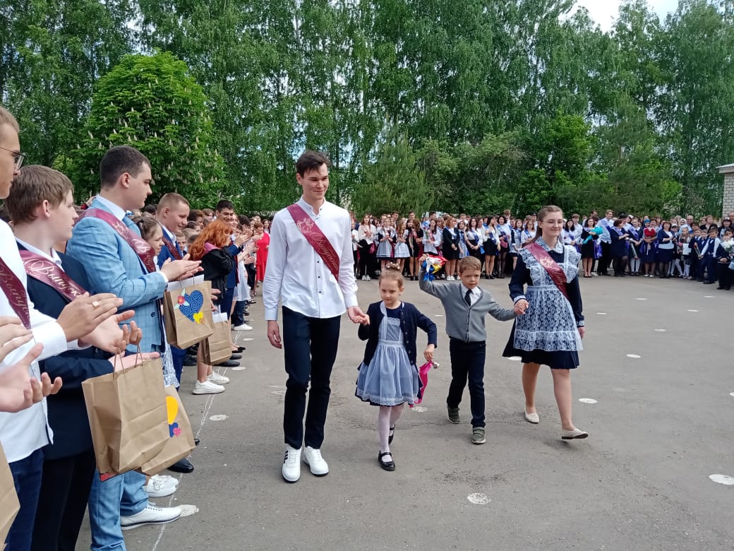 В Екатериновской школе №1 прозвенел последний звонок