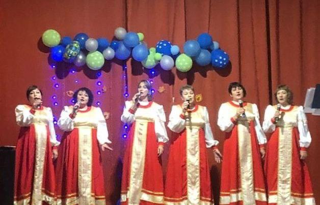 Бакурские таланты выступили с концертной программой перед комаровскими зрителями