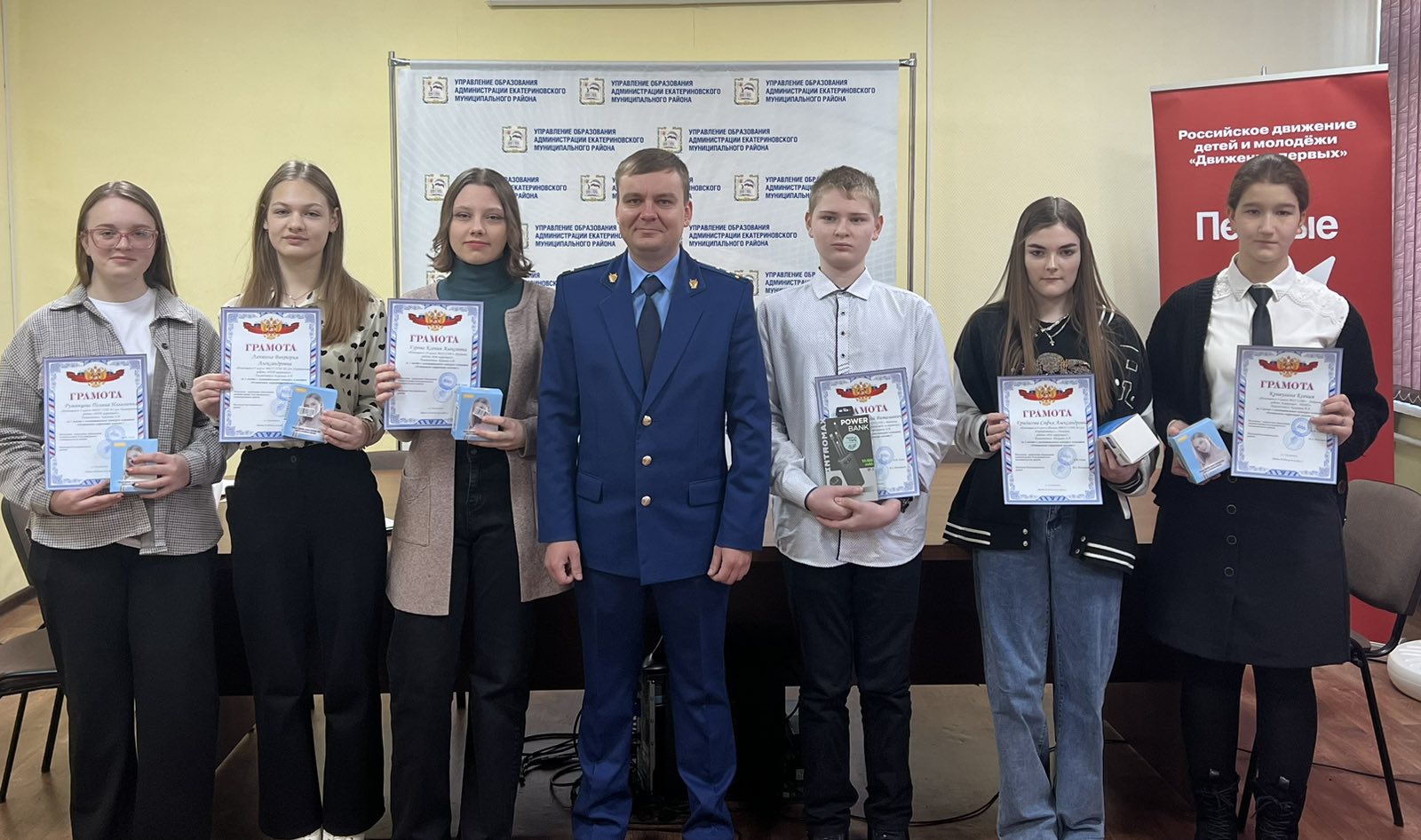 Школьники Екатериновского района приняли участие в конкурсе «Остановим коррупцию вместе!»
