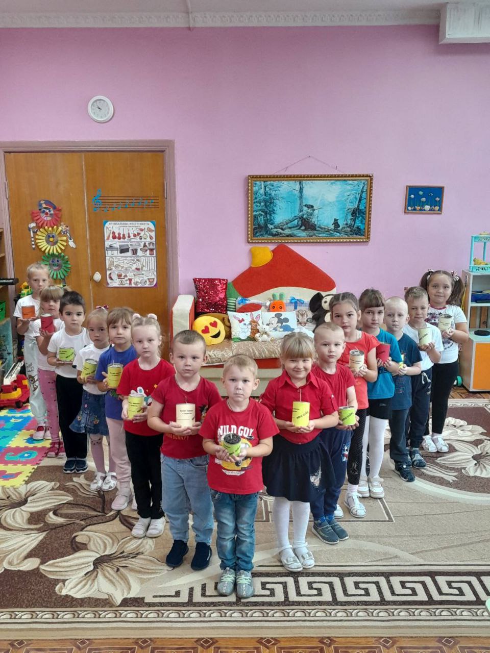 В Екатериновской "Улыбке" взрослые и дети изготовили окопные свечи