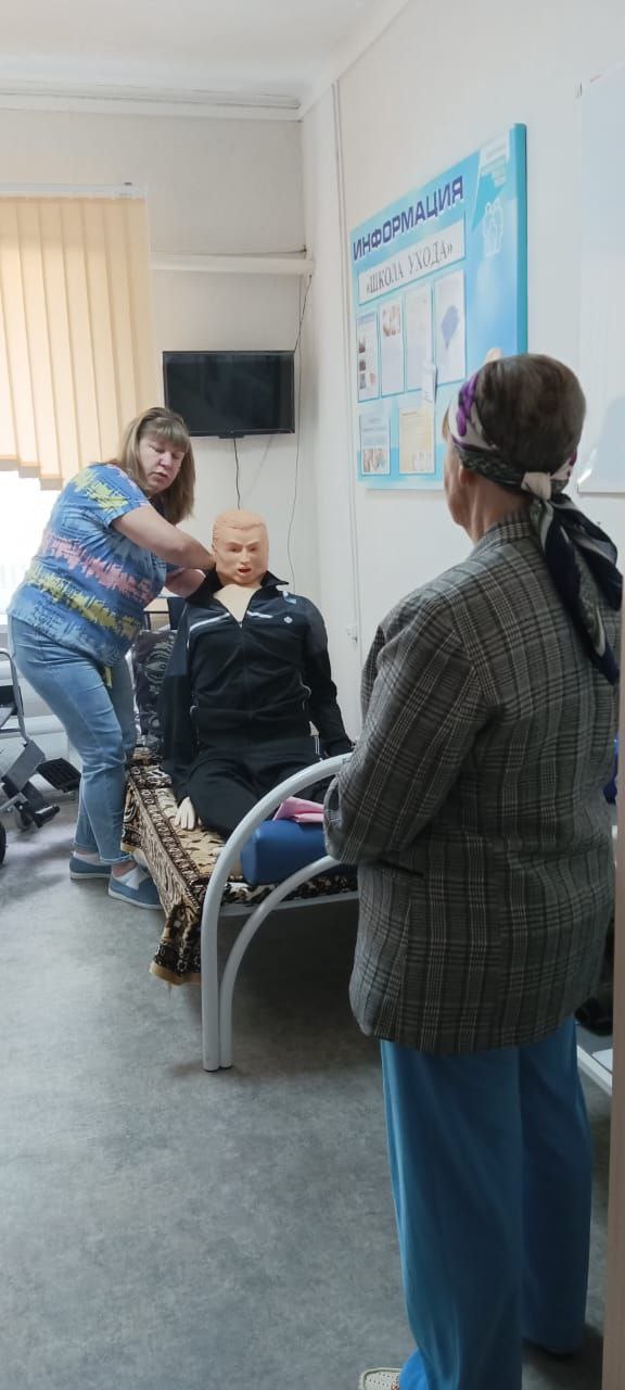 В Екатериновском социальном центре обучают навыкам ухода за тяжелобольными