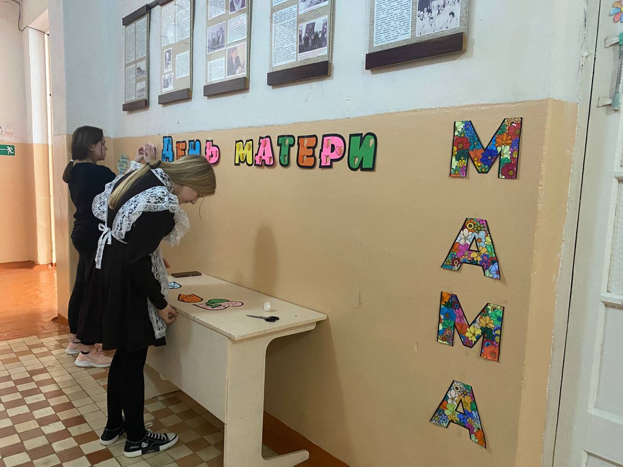 В школе Индустриального подготовили праздничную интерактивную газету