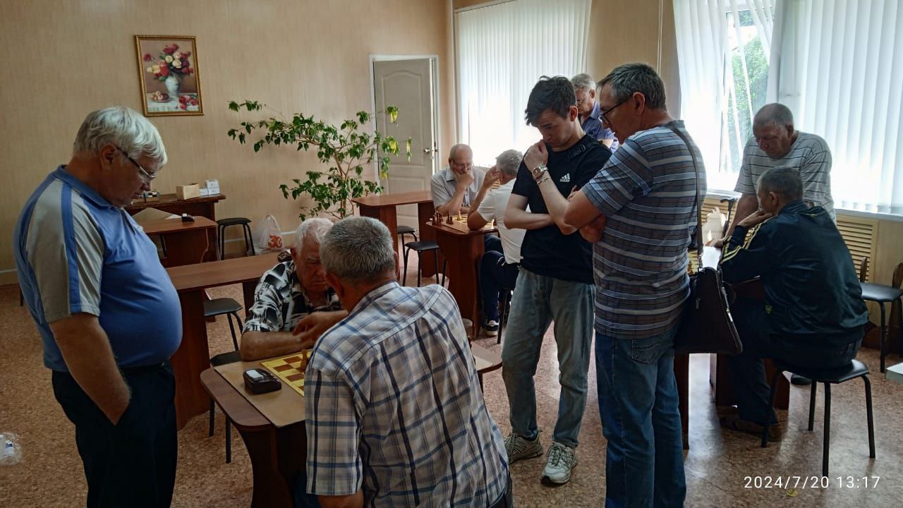 К Международному дню шахмат в Екатериновском социальном центре провели турнир