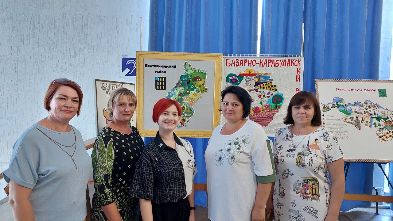 Вышитая карта Екатериновского района представлена на выставке в областном центре народного творчества