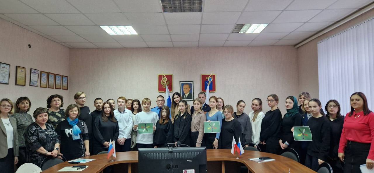 На вопросы о правовой помощи екатериновских школьников ответили представители служб района