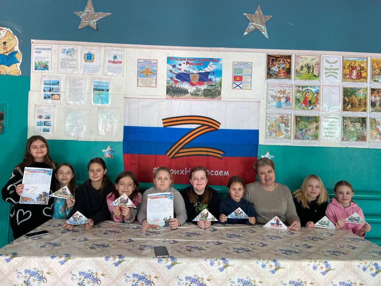 Окопные свечи и письма защитникам Родины подготовили участники клубных формирований Бакурского СДК