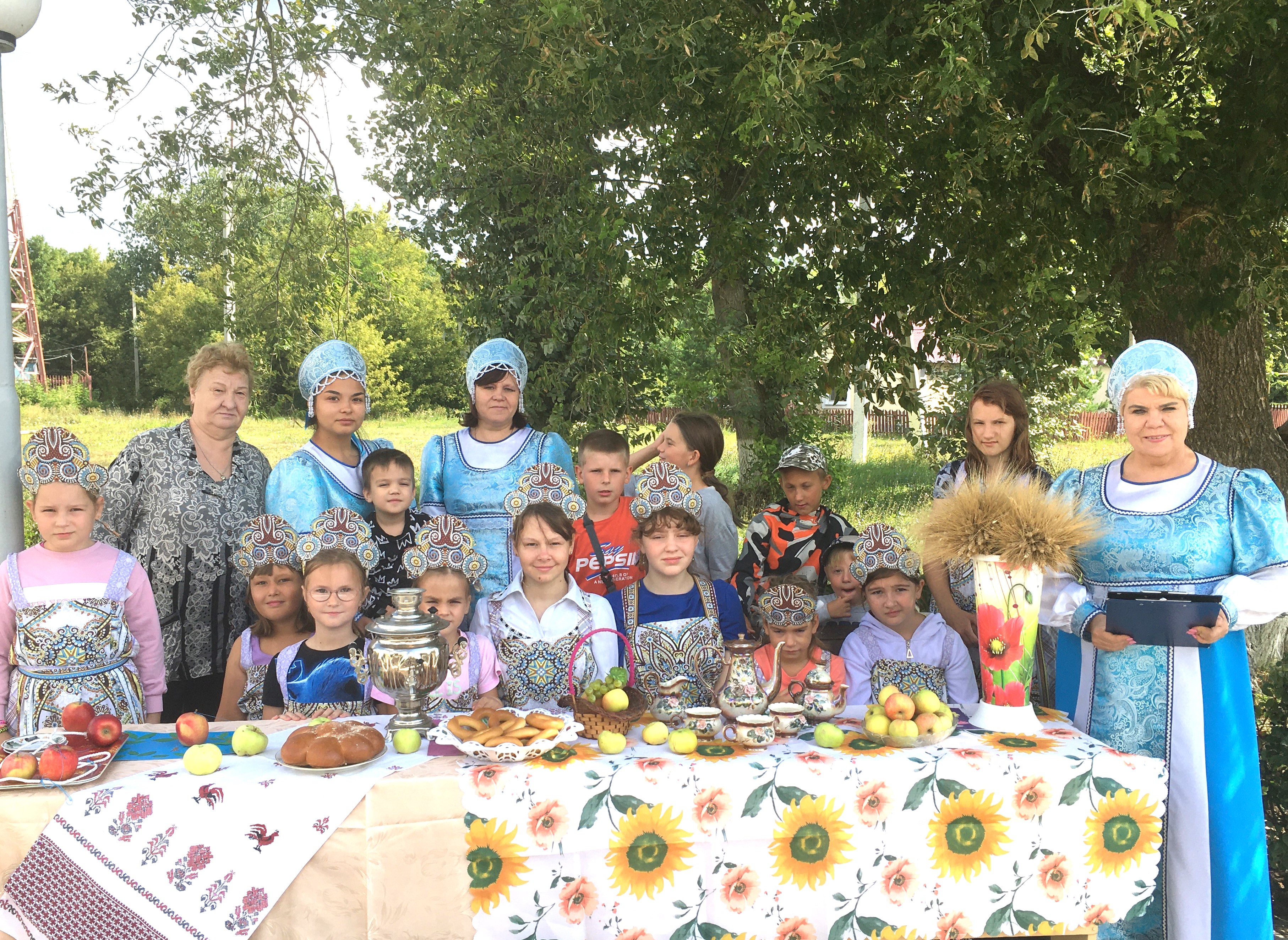 «Яблочный Спас нам яблок припас!»: фольклорный праздник в Индустриальном Доме культуры