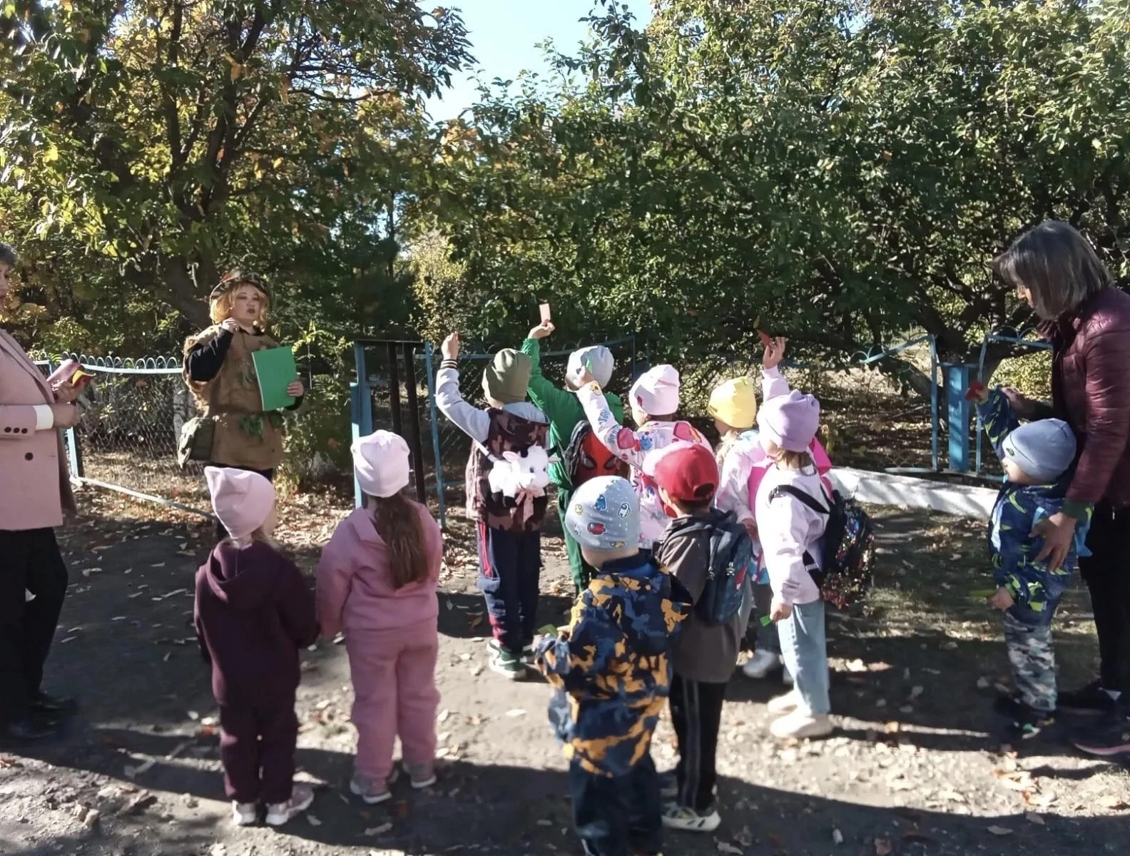 Крутоярские дошкольники путешествовали по осеннему лесу