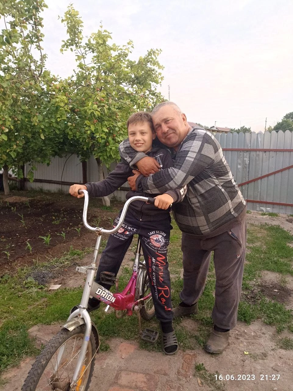 Екатериновская школа №1: фоточеллендж «Бабушка, дедушка, я – лучшие друзья»