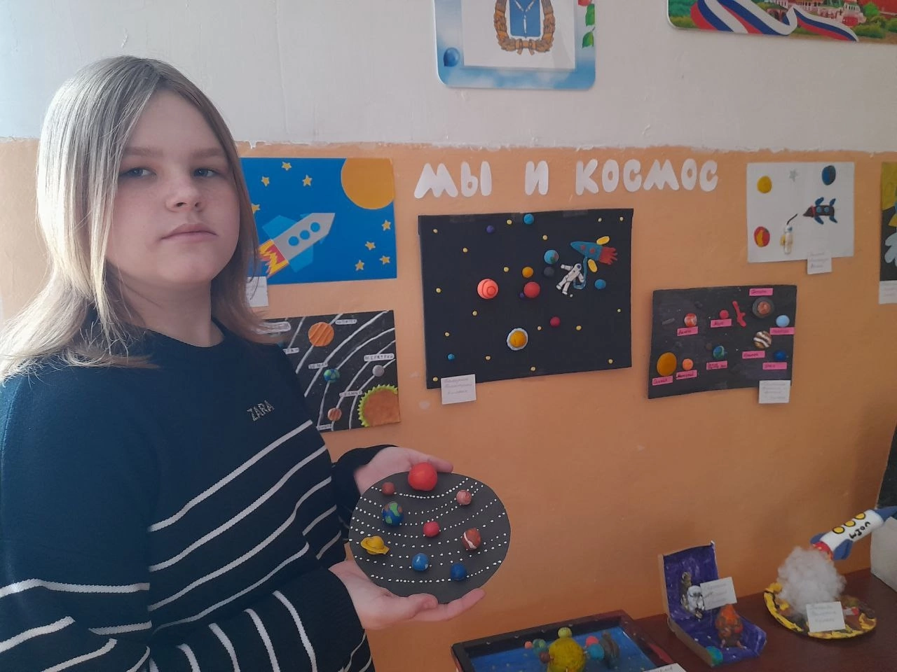 Ивановские школьники и их родители подготовили ко Дню космонавтики творческую выставку