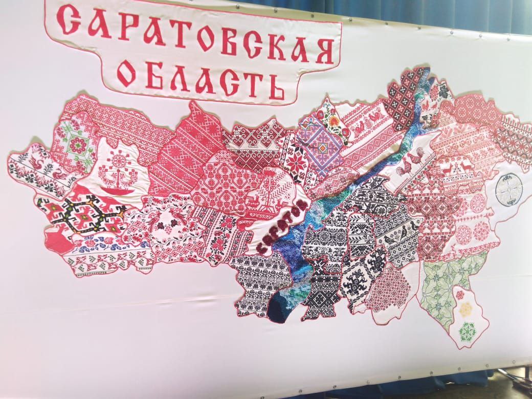 Вероника Назарова представила Екатериновский район на вышитой карте Саратовской области