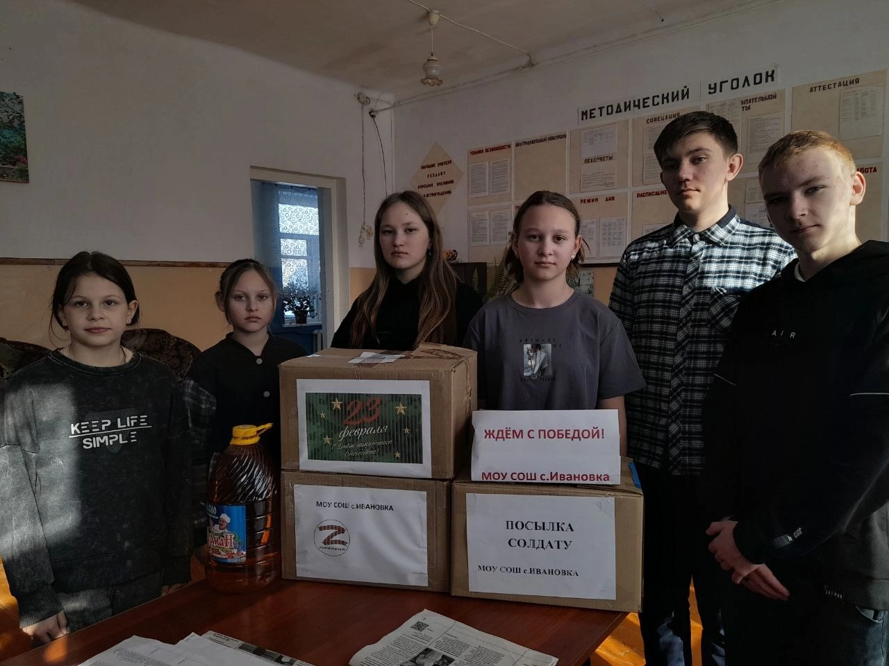 «Горячие сердца» Ивановской школы изготовили блиндажные свечи и собрали посылки для участников СВО