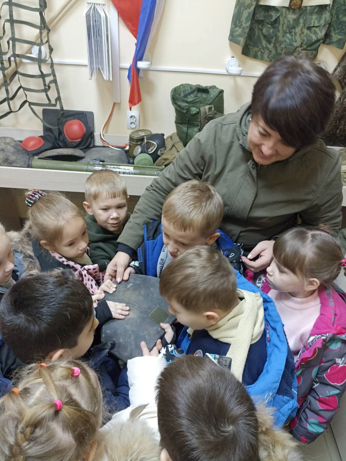 Музей СВО и пункт сбора гуманитарной помощи посетили воспитанники Екатериновской «Улыбки»